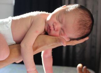 Jak naładować telefon bez prądu w domu? Jak naładować telefon bez prądu w domu?