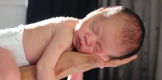 Ile razy można naładować telefon z akumulatora samochodowego?