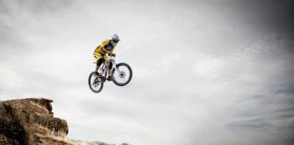 Co grozi za jazdę bez prawa jazdy motorem 125?