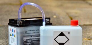 Do czego służy dodatkowy akumulator w mercedesie?