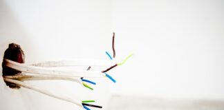 Jak zrobić gniazdko w samochodzie?