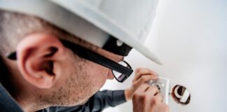 Jak wymienić gniazdo zapalniczki?