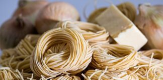 Co można podłączyć do gniazda zapalniczki?